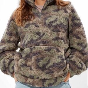 NWT: American Eagle: XL Camo Sherpa 1/4 Zip Sweatshirt